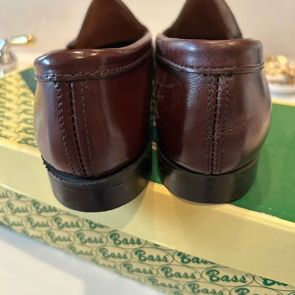 The ORIGINAL Bass Weejun Penny Loafers!   Ladies size 9AA. - Picture 3 of 9